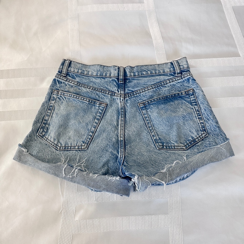 👍🏻 💥💥SALE💥💥 Reformation high rise denim shorts w/ bottom cuff washed medium blue